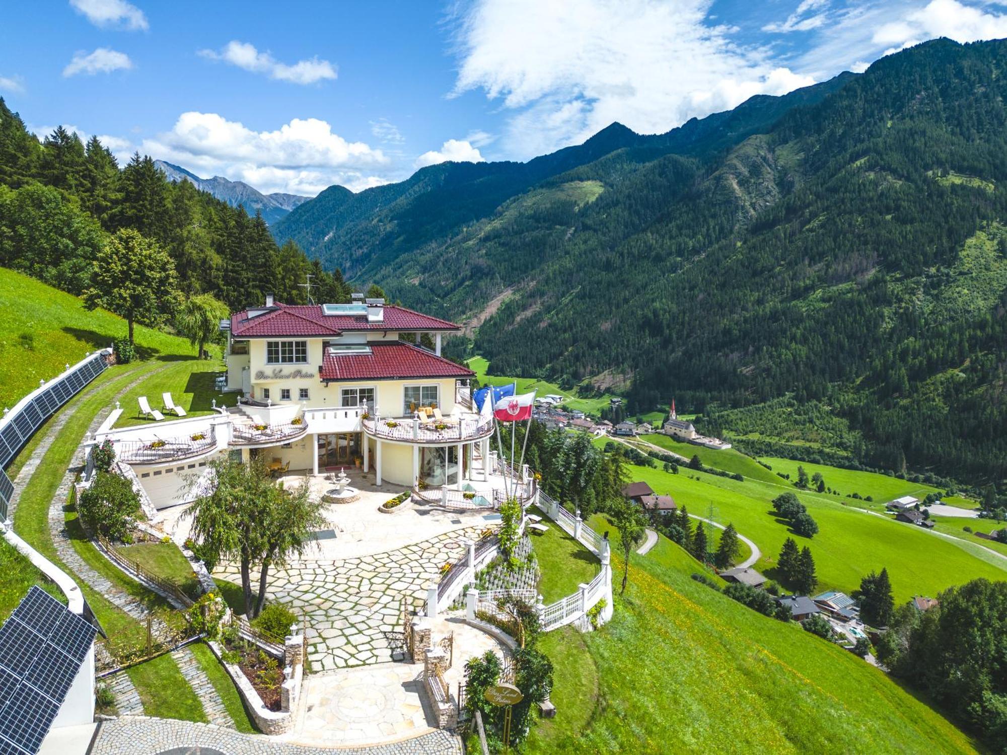 B&B Das Land-Palais - Private Mountain Hideaway Selva dei Molini Buitenkant foto