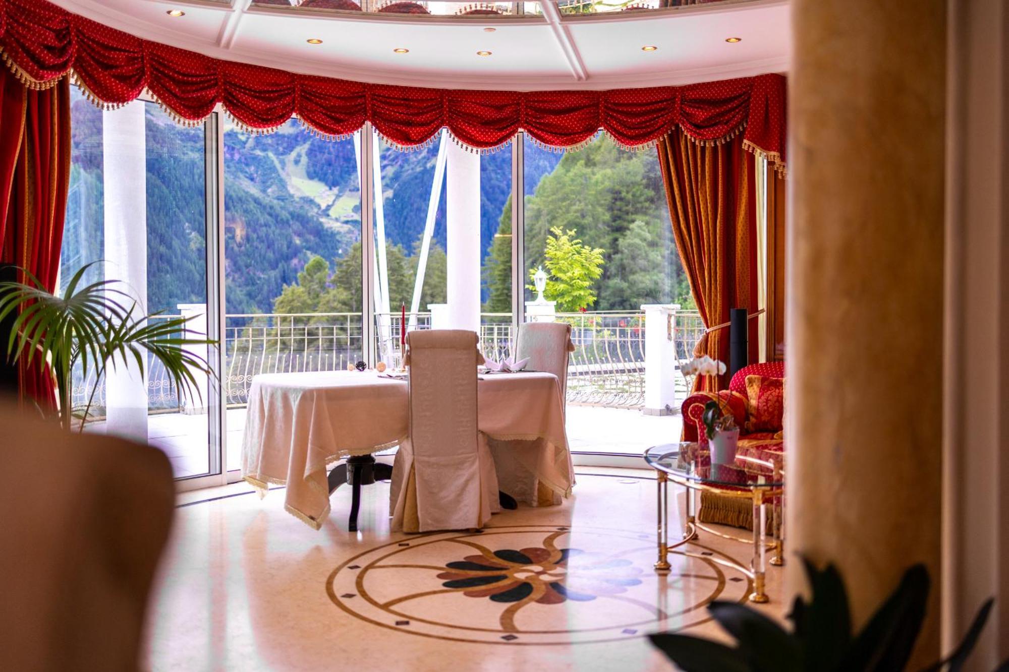 B&B Das Land-Palais - Private Mountain Hideaway Selva dei Molini Buitenkant foto