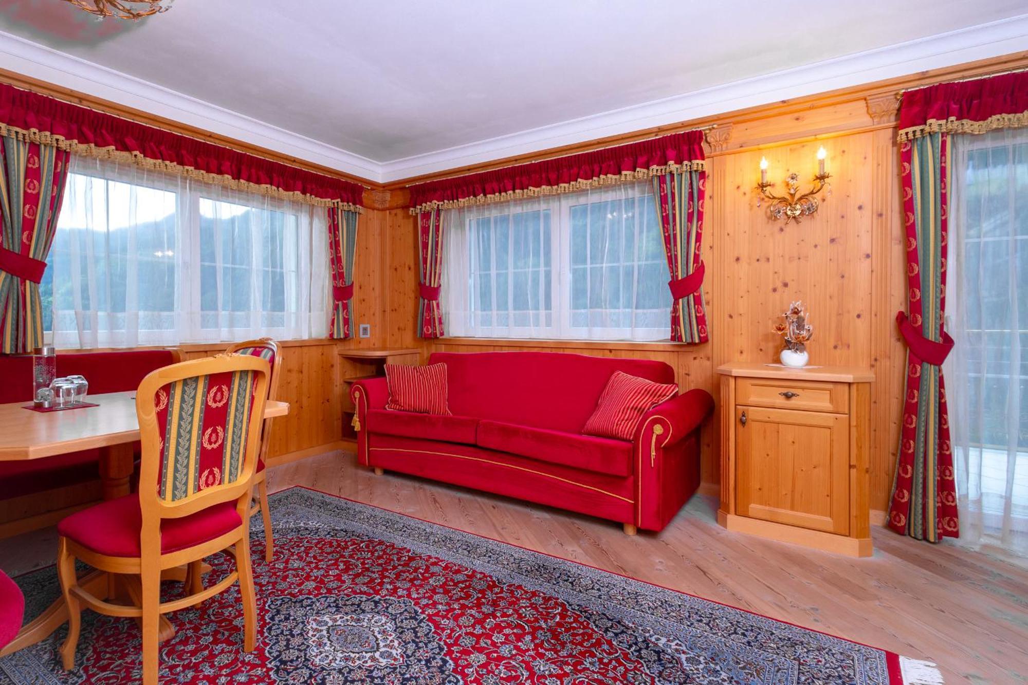 B&B Das Land-Palais - Private Mountain Hideaway Selva dei Molini Buitenkant foto