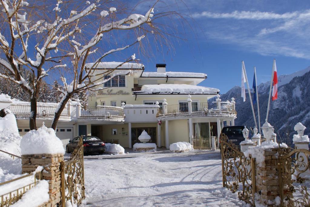 B&B Das Land-Palais - Private Mountain Hideaway Selva dei Molini Kamer foto