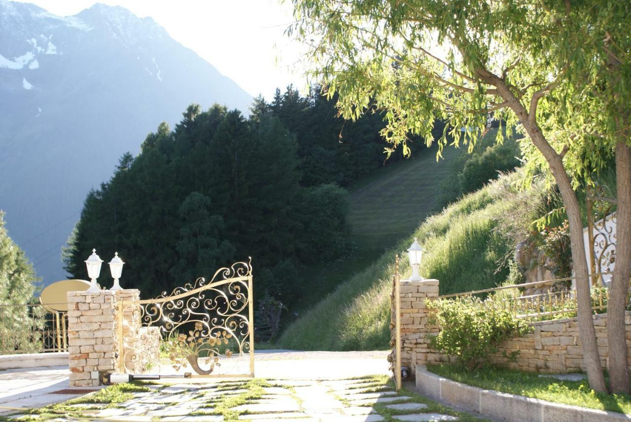 B&B Das Land-Palais - Private Mountain Hideaway Selva dei Molini Buitenkant foto
